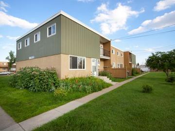 Apartments for Rent in Edmonton -  Elmwood Townhomes - CanadaRentalGuide.com