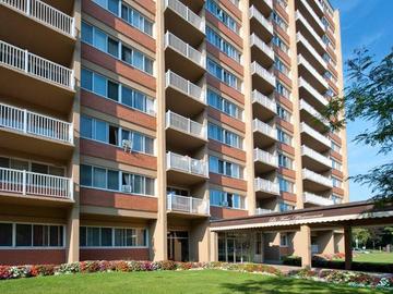 Apartments for Rent in Montreal -  7461 Chemin Kingsley - CanadaRentalGuide.com