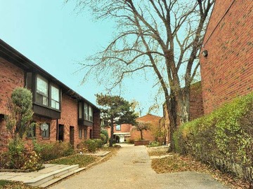 Apartments for Rent in Toronto -  Cassandra Townhomes - CanadaRentalGuide.com
