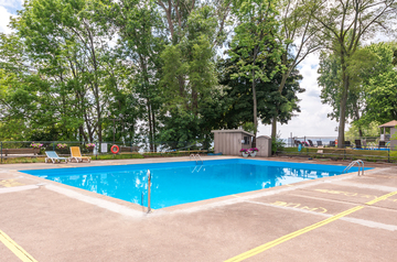 Apartments for Rent in Burlington -  5220 Lakeshore Rd - CanadaRentalGuide.com