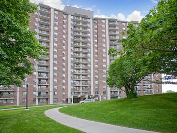Apartments for Rent in Toronto -  Scarborough Golf Apartments - CanadaRentalGuide.com