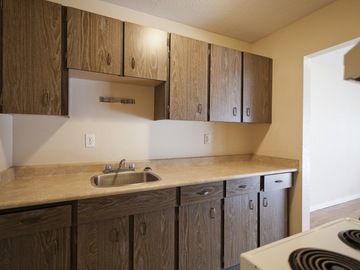 Apartments for Rent in Victoria -  Queens Avenue Apartments - CanadaRentalGuide.com