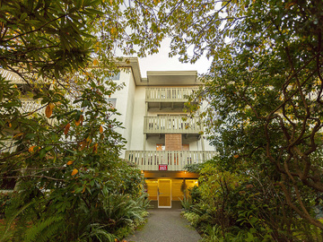 Apartments for Rent in Victoria -  Anondale Court - CanadaRentalGuide.com