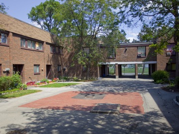 Apartments for Rent in Toronto -  Silverstone Townhomes - CanadaRentalGuide.com