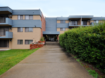 Apartments for Rent in Kamloops -  College Manor - CanadaRentalGuide.com