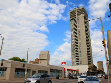 Apartments for Rent in Hamilton -  Landmark Place - CanadaRentalGuide.com