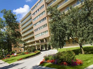 Apartments for Rent in London -  Live at the Western Gates! Parkdale Place - CanadaRentalGuide.com