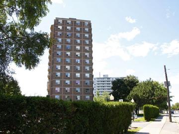 Apartments for Rent in Toronto -  Royale Towers - CanadaRentalGuide.com
