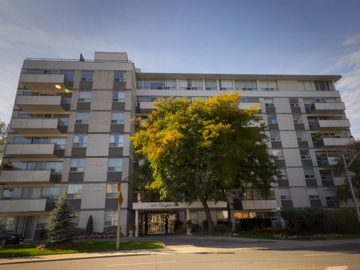 Apartments for Rent in Toronto -  Chaplin Crescent Apartments - CanadaRentalGuide.com