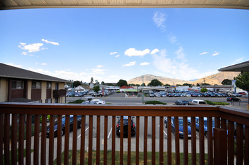 Apartments for Rent in Kamloops - Riverside Gardens - CanadaRentalGuide.com