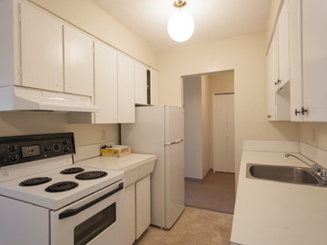 Apartments for Rent in New Westminster -  Holly Tree Apartments - CanadaRentalGuide.com