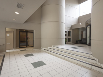 Apartments for Rent in North Vancouver -  International Plaza Apartments - CanadaRentalGuide.com