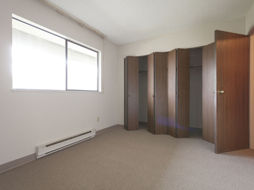 Apartments for Rent in Richmond -  Dolphin Square Apartments - CanadaRentalGuide.com