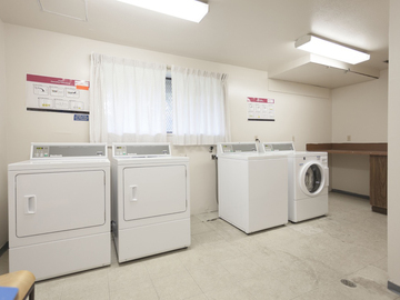 Apartments for Rent in Richmond -  Dolphin Square Apartments - CanadaRentalGuide.com