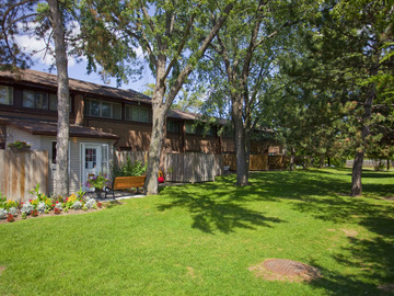 Apartments for Rent in Toronto -  Silverstone Townhomes - CanadaRentalGuide.com