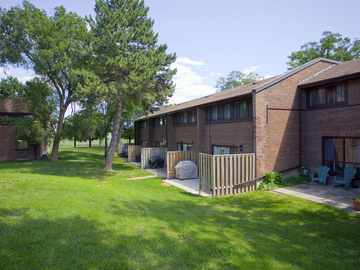 Apartments for Rent in Toronto -  Silverstone Townhomes - CanadaRentalGuide.com