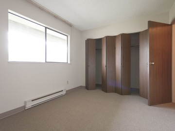 Apartments for Rent in Richmond -  Dolphin Square Apartments - CanadaRentalGuide.com