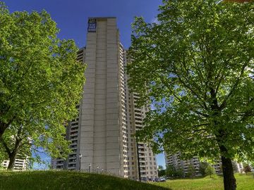 Apartments for Rent in Toronto - San Romanoway Apartments - CanadaRentalGuide.com