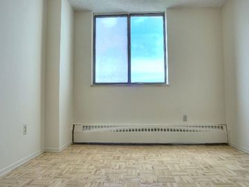 Apartments for Rent in Toronto -  San Romanoway Apartments - CanadaRentalGuide.com