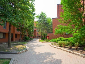 Apartments for Rent in Brampton -  Clark Townhomes - CanadaRentalGuide.com