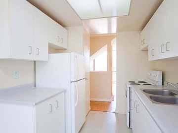 Apartments for Rent in Brampton -  Clark Townhomes - CanadaRentalGuide.com