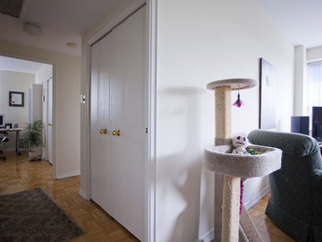 Apartments for Rent in Toronto -  Chaplin Crescent Apartments - CanadaRentalGuide.com